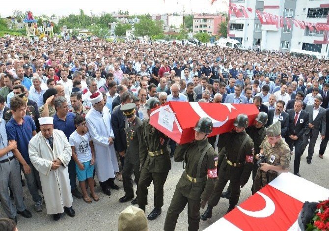 Şehit pilot son yolculuğuna dualarla uğurlandı