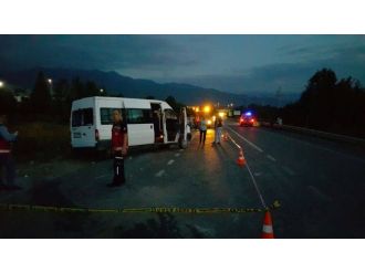 Minibüs ile panelvan çarpıştı: 1 ölü, 9 yaralı