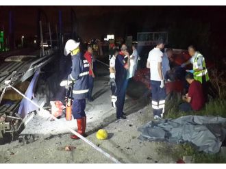 TIR’a çarpan otomobil parçalandı: 4 ölü 1 yaralı