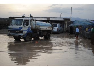 Baba kızın üzerine yıldırım düştü