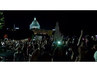 ABD’de polis şiddeti siyahileri sokağa döktü