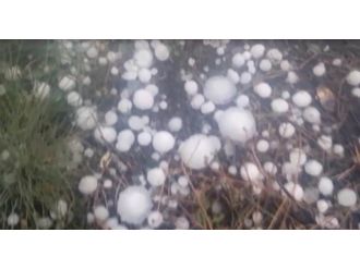 Ceviz büyüklüğünde dolu yağdı