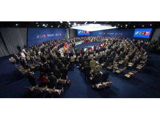 NATO Zirvesi saygı duruşuyla başladı