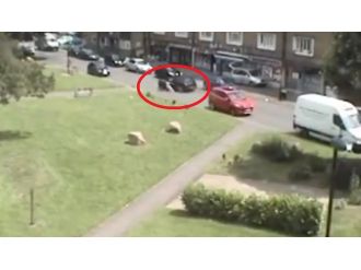 Kaçırılmak istenen kız araçtan böyle atladı