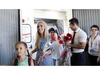 İlk kafile çiçeklerle karşılandı