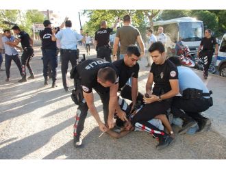 Komşular arasında bıçaklı, sopalı kavga