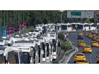 İstanbul Otogarında dönüş yoğunluğu