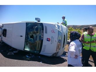 Adil Gür’ün aracı öğrenci servisine çarptı: 14 yaralı