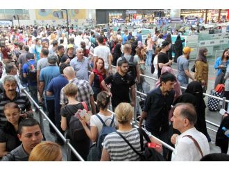 Atatürk Havalimanı’nda gurbetçi yoğunluğu