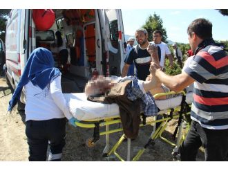 Freni boşalan minibüsün altında can verdi