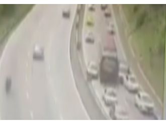 Otobüs, 10 araca böyle çarptı