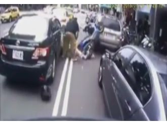 Yardım etmek isterken ortalığı birbirine kattı