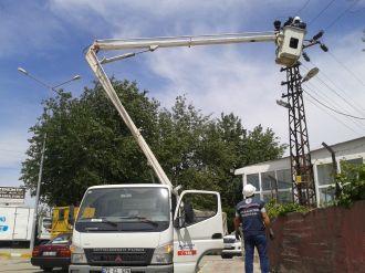 "Kaçak kullanmayacaksak kesin" diyen beldenin elektriği kesildi