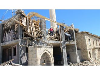 Cami inşaatında çökme: 1 ölü, 1 yaralı
