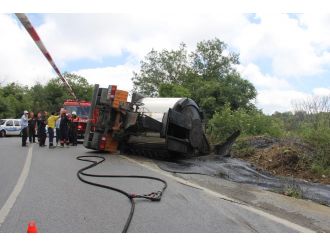 İstanbul’da zift taşıyan tanker devrildi: 1 ölü