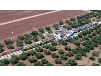 İtalya’da trenler çarpıştı: 12 ölü