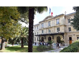 Fransa Ulusal Bayramı Resepsiyonuna güvenlik iptalş