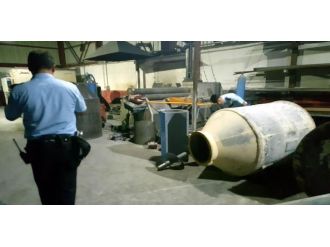 2 tonluk kazan işçinin ayağına düştü