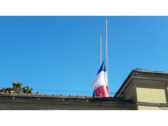 Fransa Başkonsolosluğunda bayraklar yarıya indi