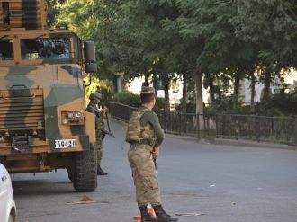 Teröristler saklandıkları evlerde sıkıştırıldı