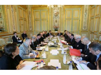 Fransa Ulusal Savunma Konseyi toplandı