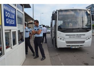 22 halk otobüsü ve bilet gişesini soydular