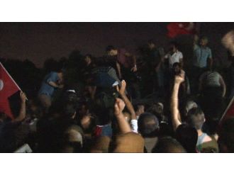 Kızılay’daki tanklar vatandaşların kontrolünde