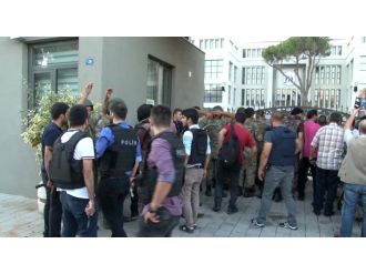 Türk Telekom binasına giren darbeciler de teslim oldu