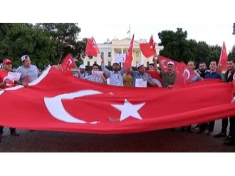 Beyaz Saray önünde kalkışma protestosu