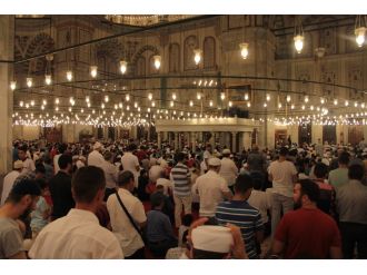 AK Parti İstanbul İl Teşkilatı’ndan ’şükür namazı’