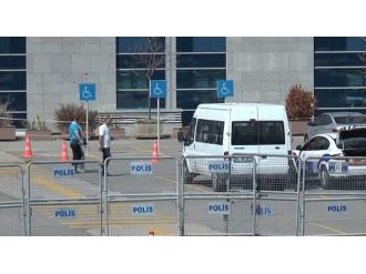 Hakkında gözaltı kararı alınan hakim ve savcıların odası arandı