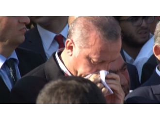 Cumhurbaşkanı Erdoğan cenazede gözyaşlarına boğuldu