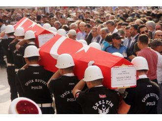 Şehit ikiz polisler son yolculuğuna uğurlandı