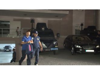 İzmir’de 5 general tutuklandı