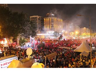 Bursa’da onbinler meydanlardaydı