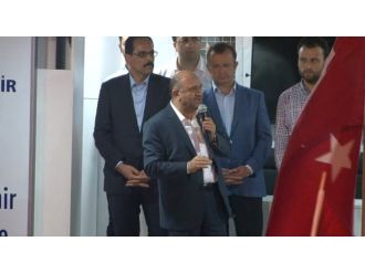 İbrahim Kalın ve Fikri Işık, Erdoğan’ın konutu önünde halka seslendi