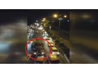 Darbeciler tankla halkı ve araçları böyle ezdi