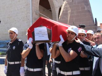 Darbe girişimi sırasında şehit olan genç kıza veda