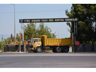 Vali havaalanının ışıklarını kapattırdı, darbeciler gidemedi