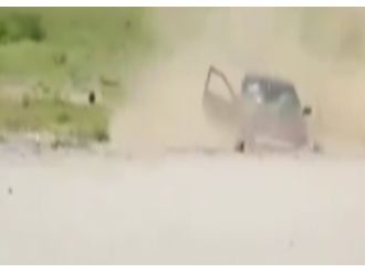 Takla atan araçtan böyle fırladı