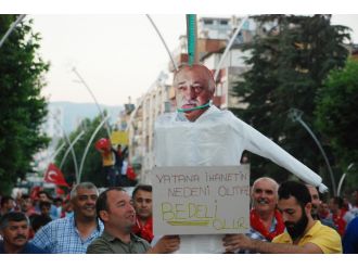 Fethullah Gülen maketini önce astılar, sonra yaktılar