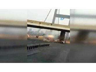 Alçaklardan insanların üzerine tank atışı