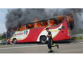 Tur otobüsü alev aldı: 26 ölü