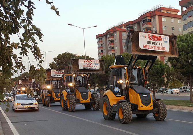 Kaski, Meydanları Boş Bırakmıyor