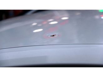 Trafikteydi bir anda kafasında bir acı hissetti...