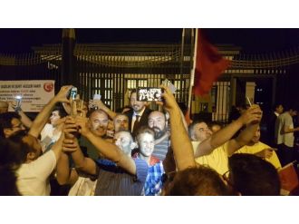 Hidayet Türkoğlu ‘Demokrasi Nöbeti’ne katıldı