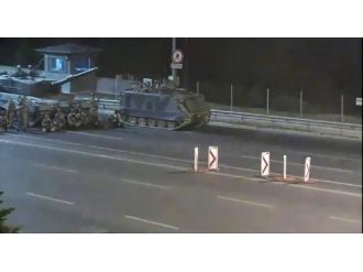 Hainler köprüde halka böyle ateş açtı: En net görüntüler !