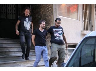 Donanmaya ait belgeleri yok ederken yakalandı