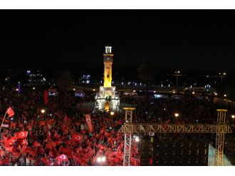 İzmir 7’den 77’ye nöbette