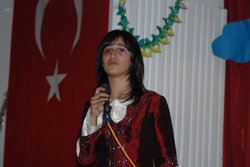 Öğrenciler okudukları şiirle büyüledi